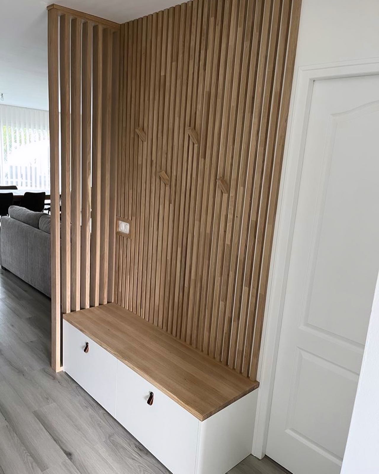 Entrée maison banc et verrière