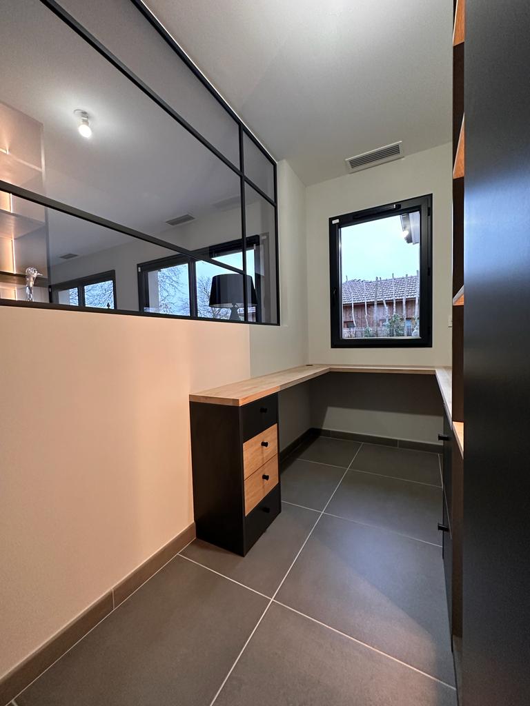 Verrière cuisine alu noir avec sous-bassement