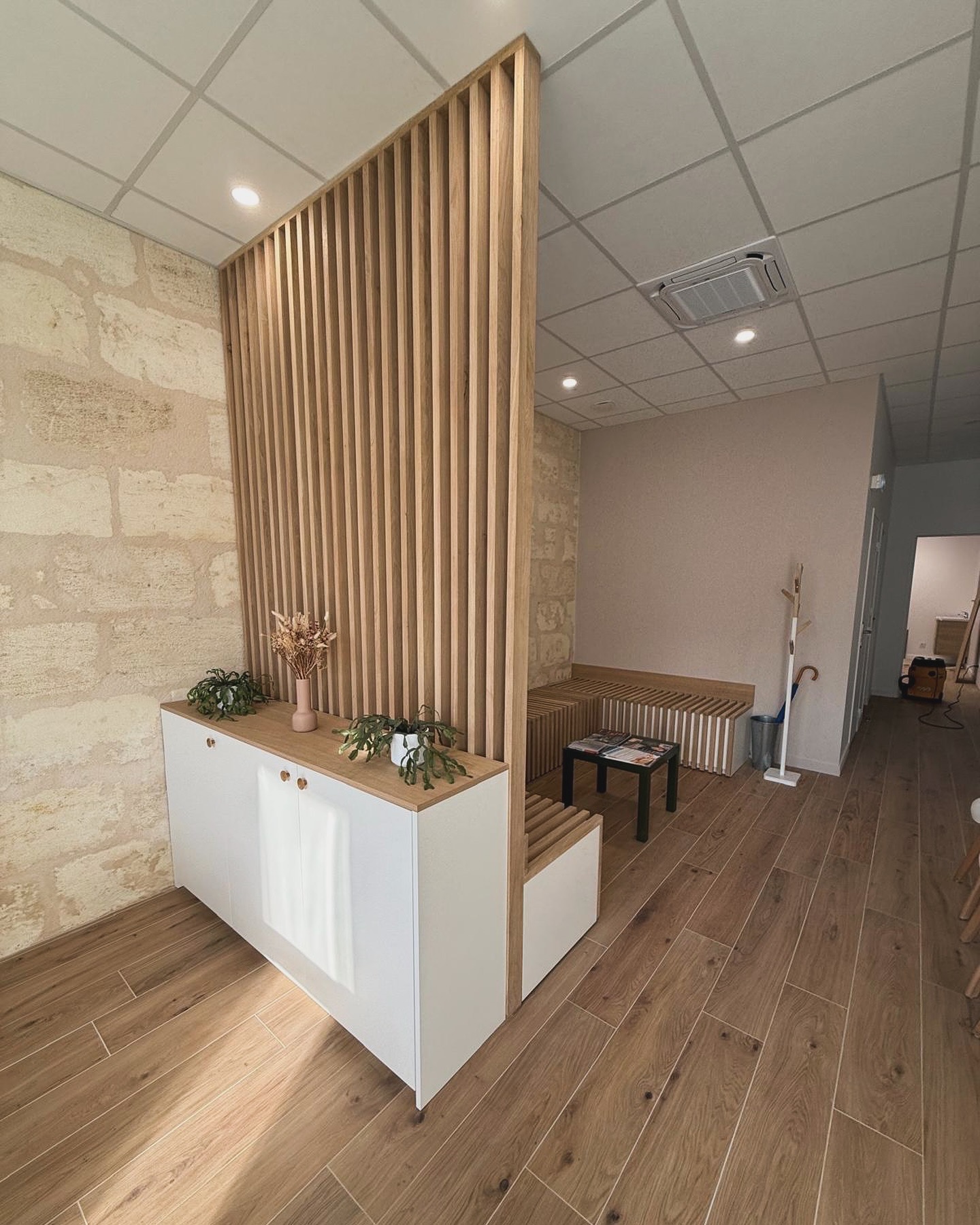 VITRINE EXPOSITION SHOWROOM – BASSIN BLEU