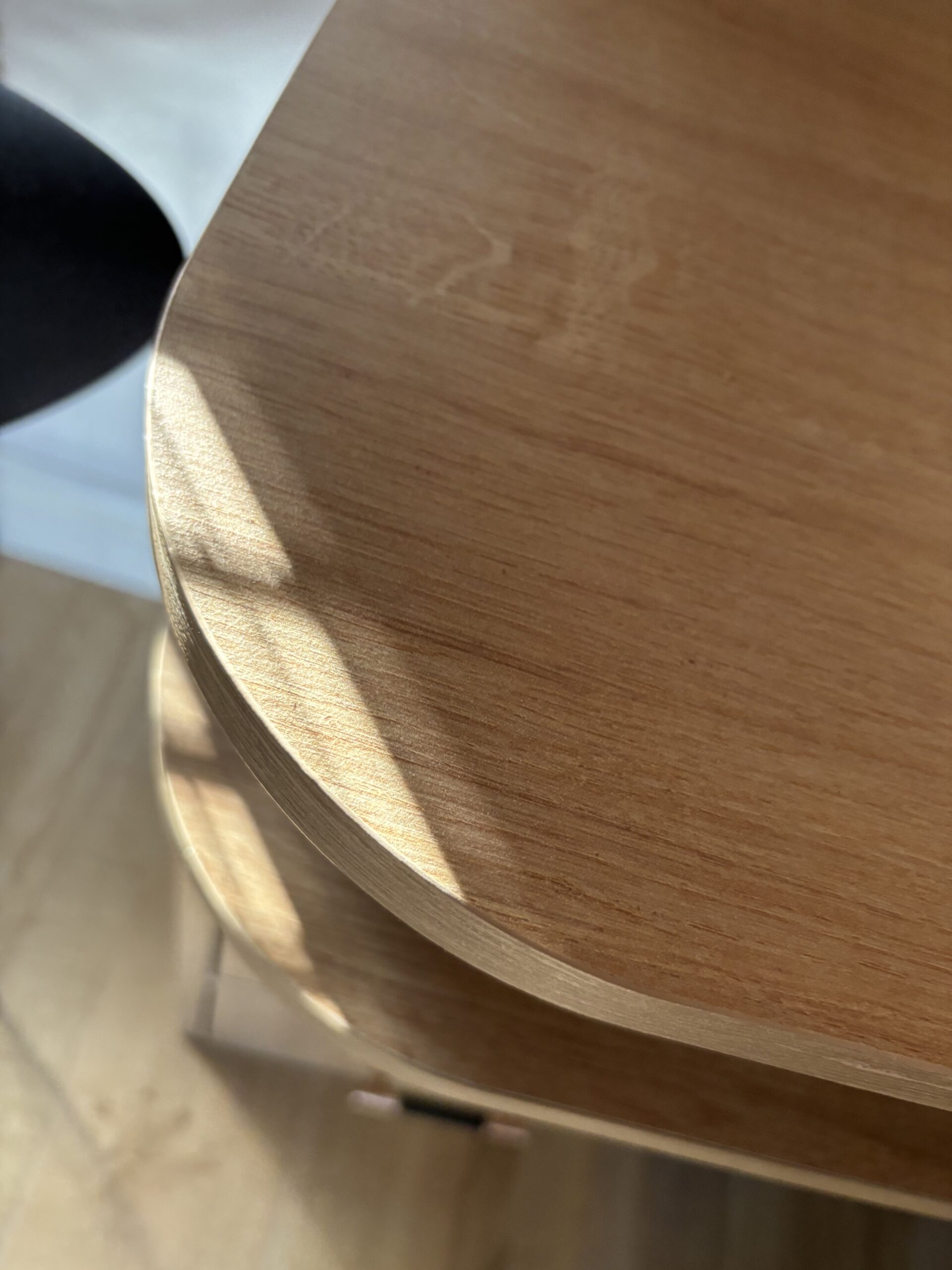 BUREAU ARRONDI SOUS ESCALIER