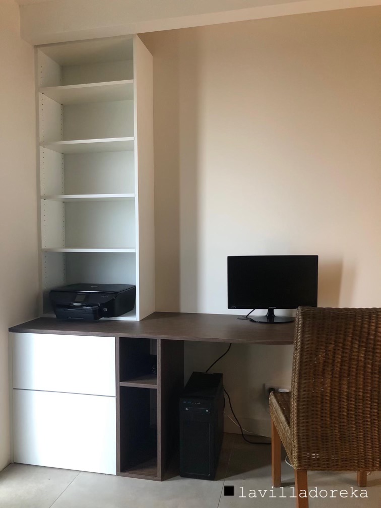 BUREAU ARRONDI SOUS ESCALIER