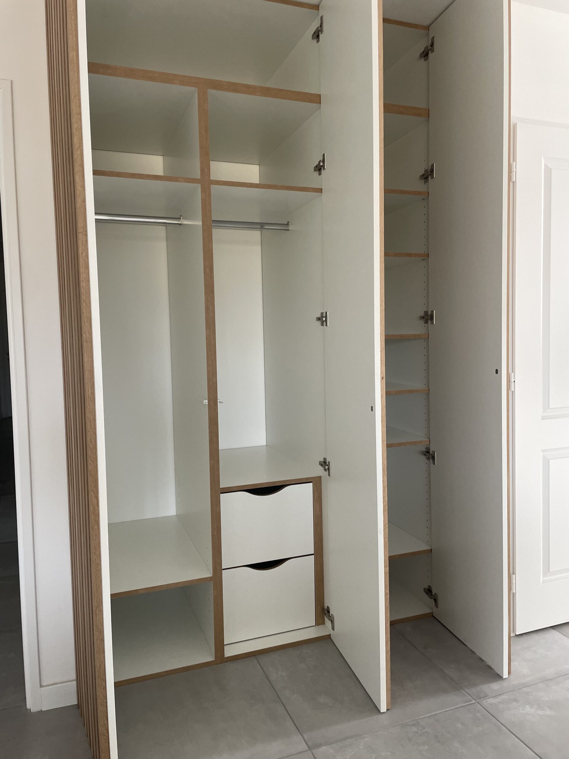 Placard sur-mesure portes coulissantes