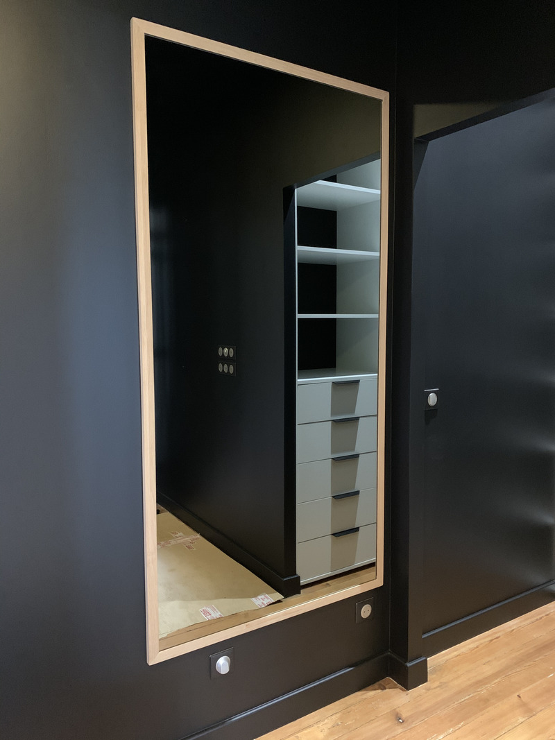 Placard sur-mesure avec miroir  portes battantes