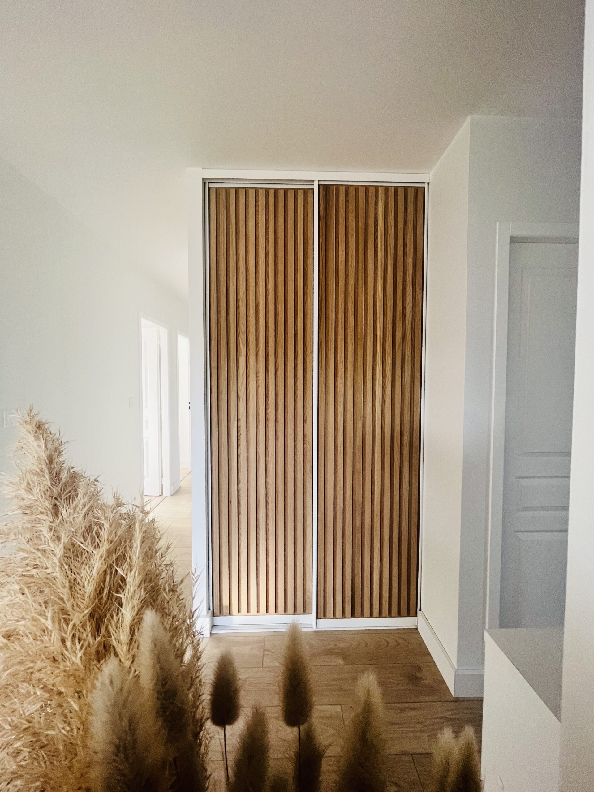 Placard sur-mesure portes battantes et niches