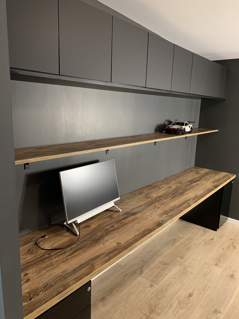 BUREAU ARRONDI SOUS ESCALIER