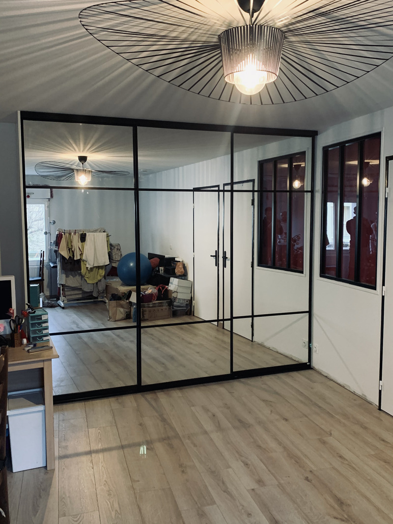 Placard sur-mesure aspect verrière portes coulissantes