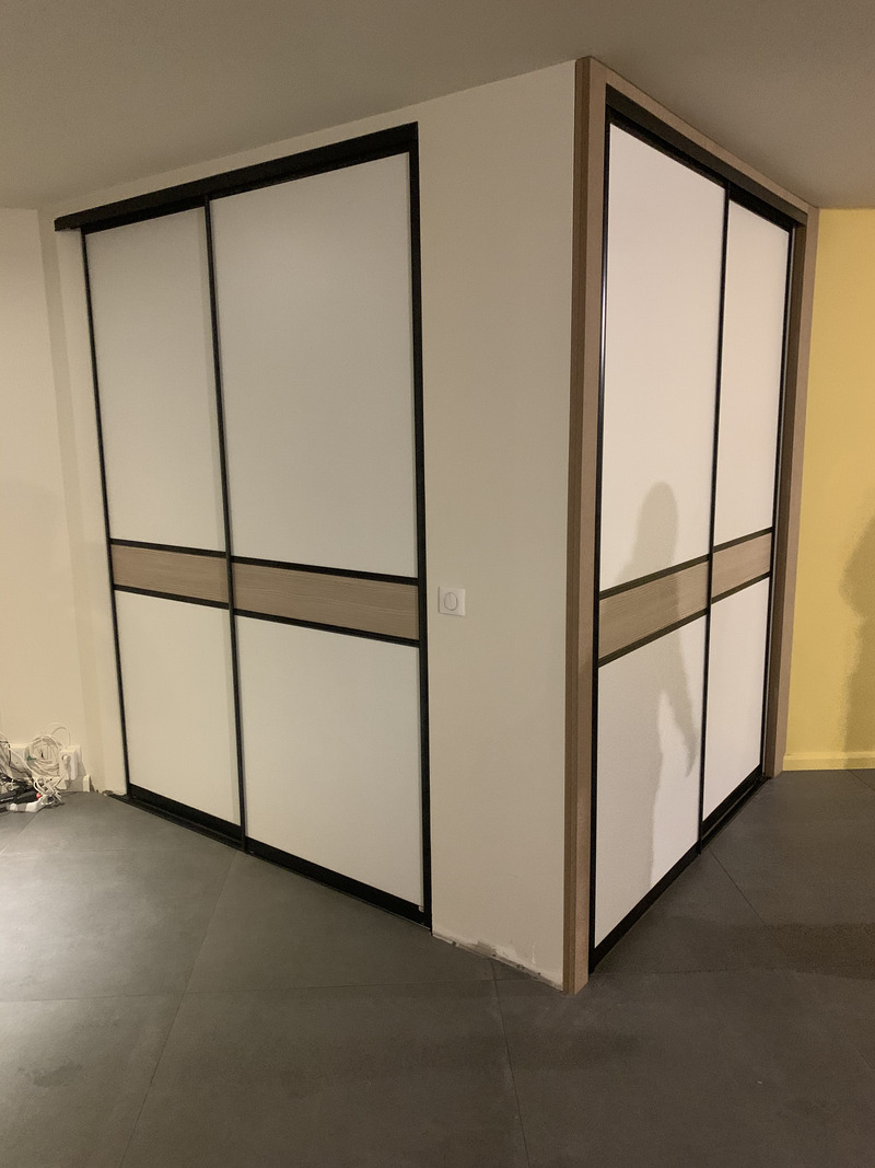 Placard sur-mesure à miroirs sérigraphiés