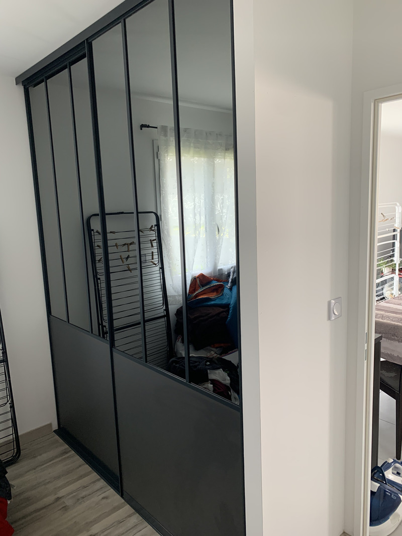 Placard sur-mesure d&rsquo;angle portes coulissantes