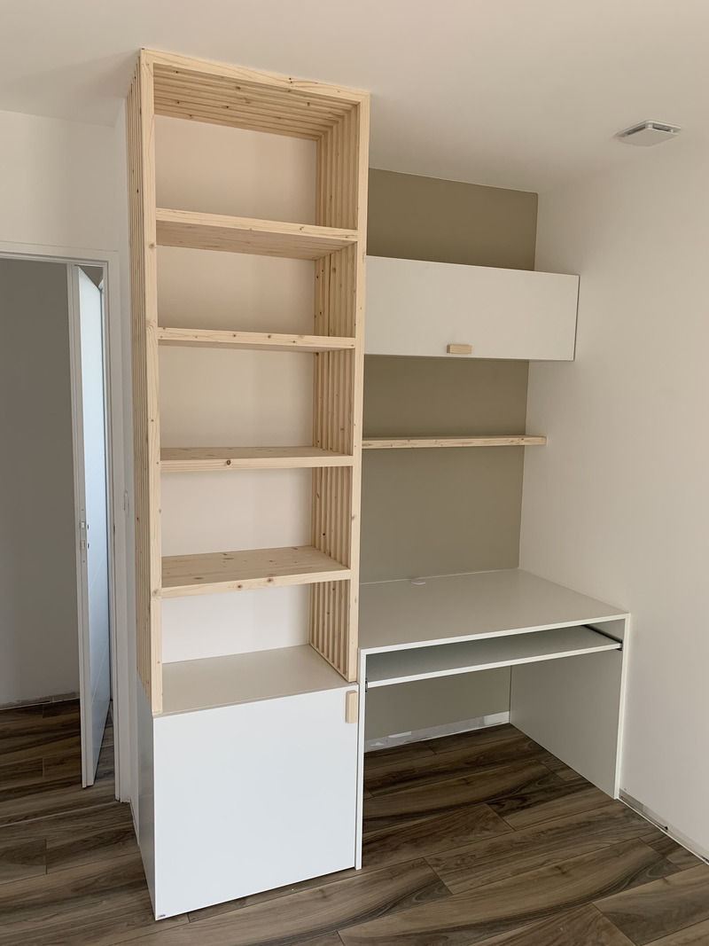 BUREAU ARRONDI SOUS ESCALIER