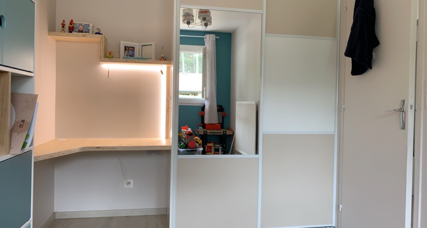 BUREAU ARRONDI SOUS ESCALIER