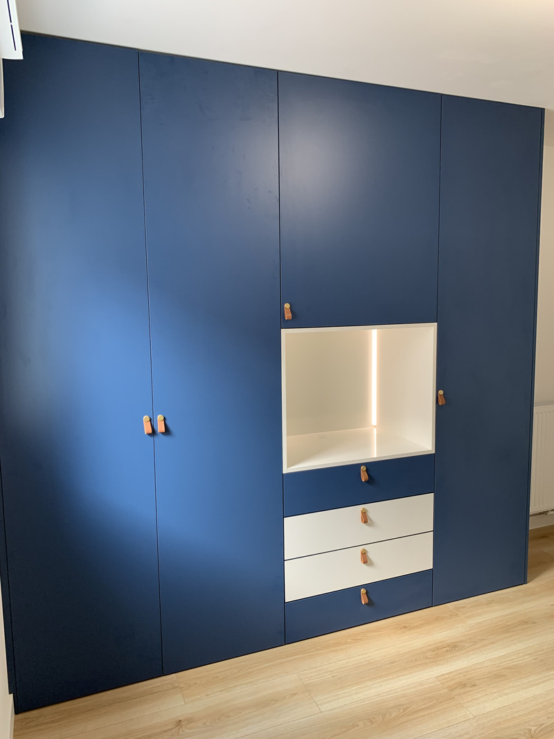 Placard bois profil alu noir